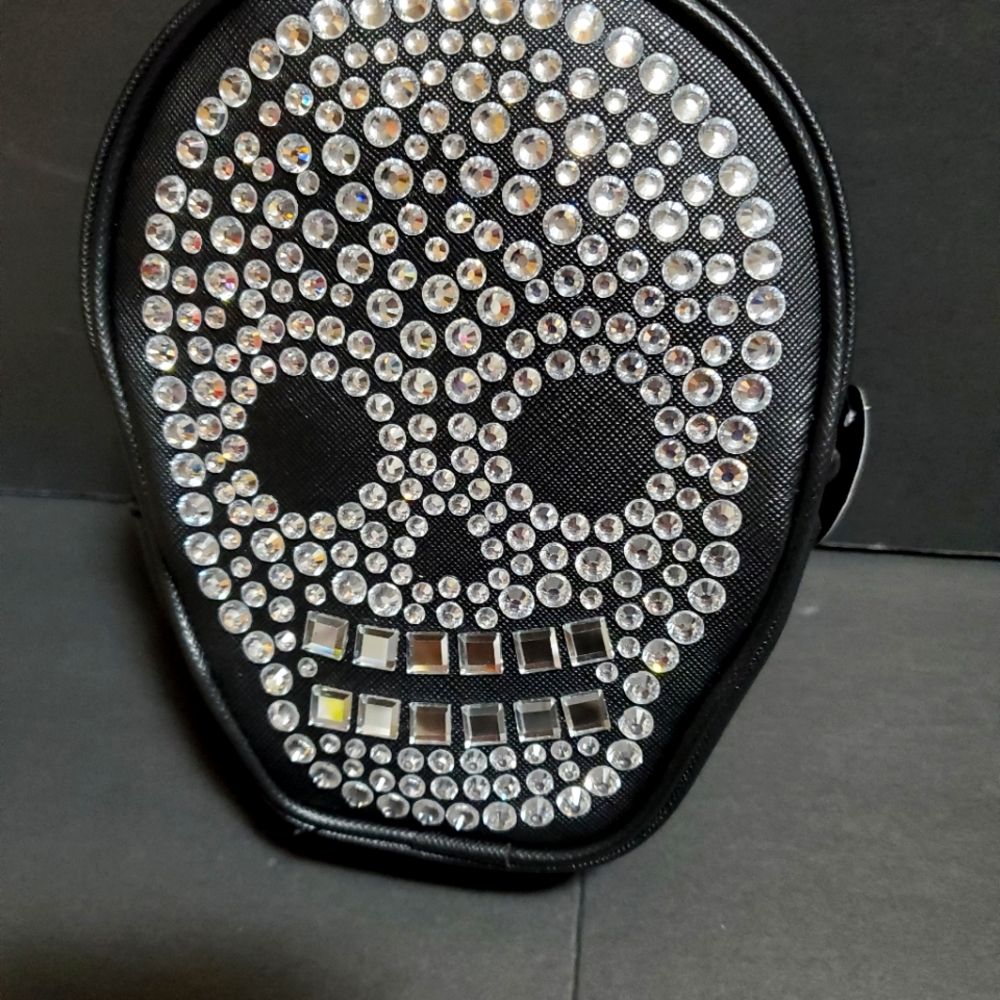 Little skull shoulder bag